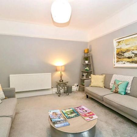 Homely Haven: Spacious 4-Bedroom with Free Parking & Fast Wi-Fi Bournemouth Exterior photo