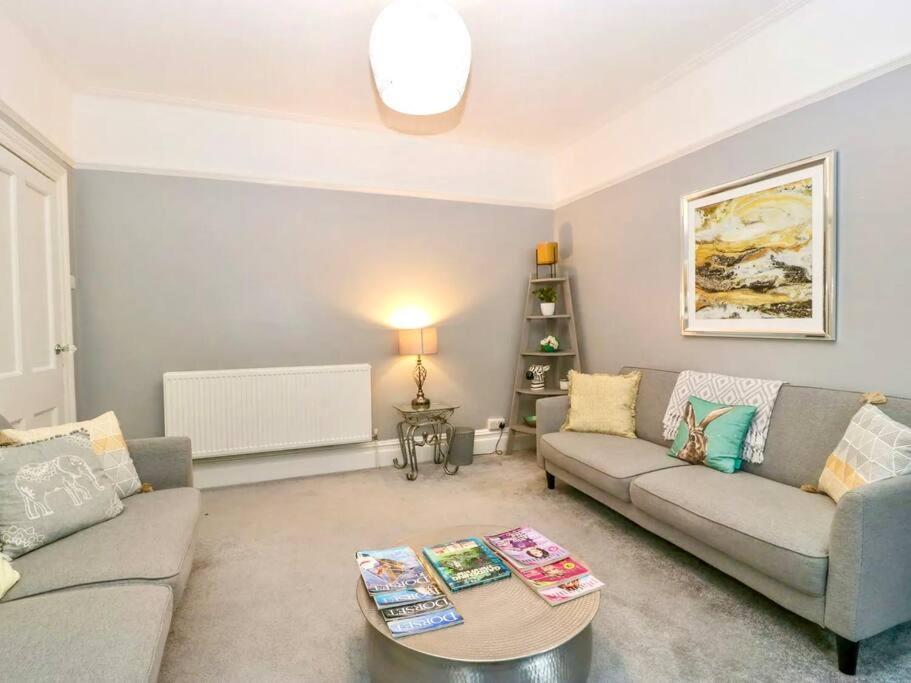 Homely Haven: Spacious 4-Bedroom with Free Parking & Fast Wi-Fi Bournemouth Exterior photo