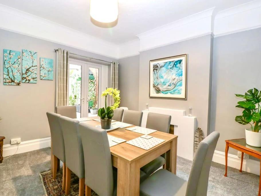 Homely Haven: Spacious 4-Bedroom with Free Parking & Fast Wi-Fi Bournemouth Exterior photo