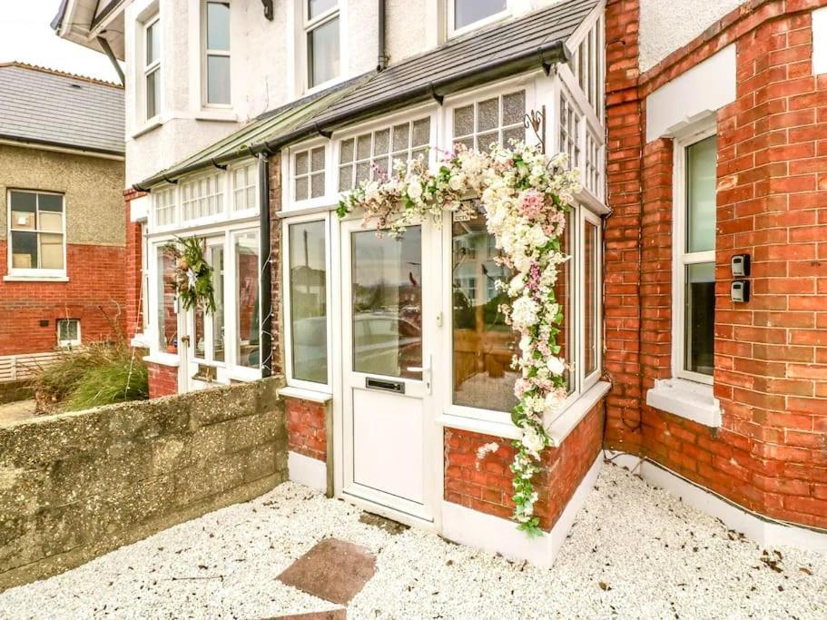 Homely Haven: Spacious 4-Bedroom with Free Parking & Fast Wi-Fi Bournemouth Exterior photo