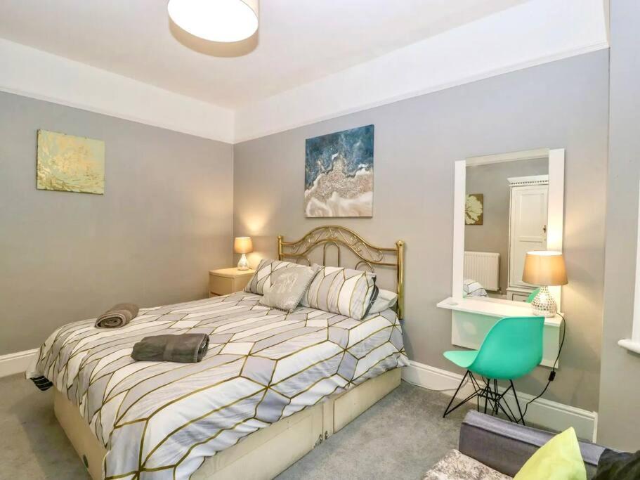 Homely Haven: Spacious 4-Bedroom with Free Parking & Fast Wi-Fi Bournemouth Exterior photo